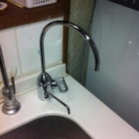 専用蛇口を取付けます。(径38mmの蛇口専用の
穴を開ける工事を行います。)